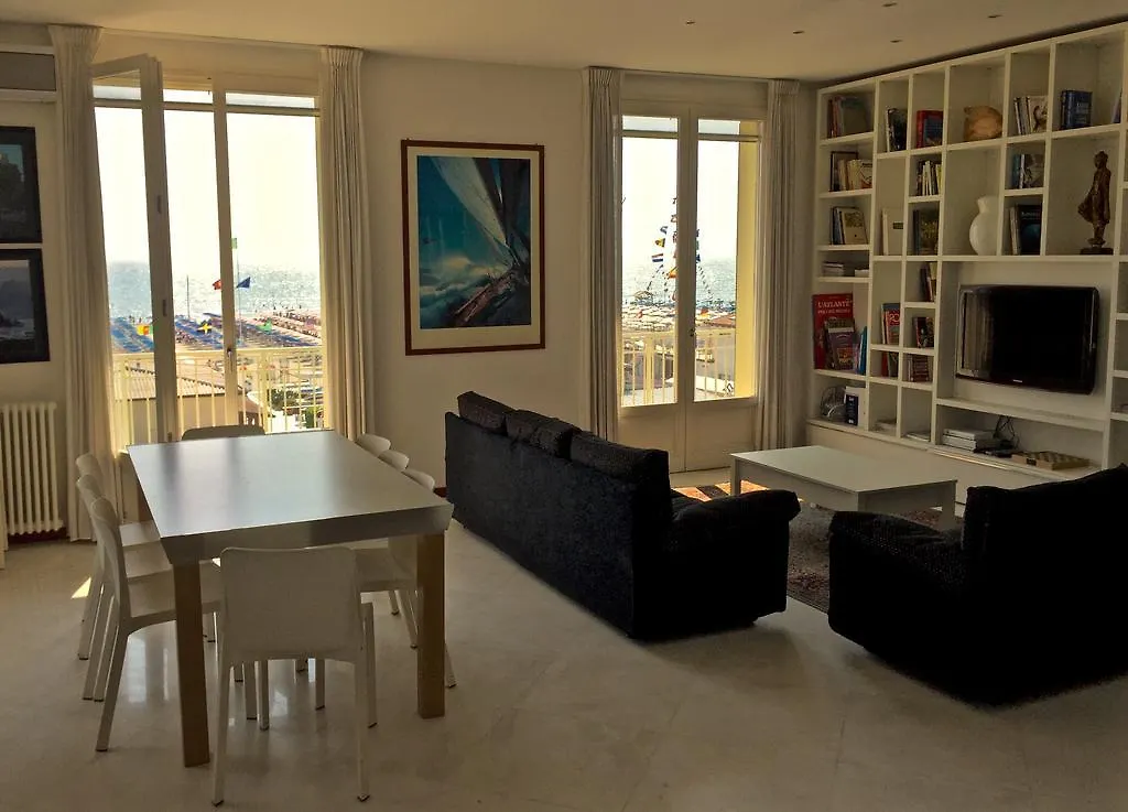 شقة Super Attico Sul Mare ليدو دي كامايوري إيطاليا